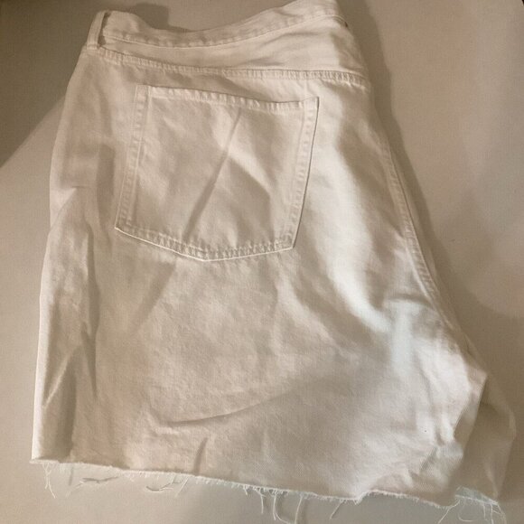 Old Navy Size 28W Plus Size Women’s Shorts White Slouchy Straight Denim. New - Picture 5 of 5